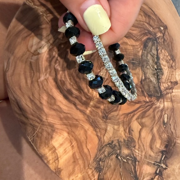 Elegant Black and Silver Bracelet - Picture 3 of 5